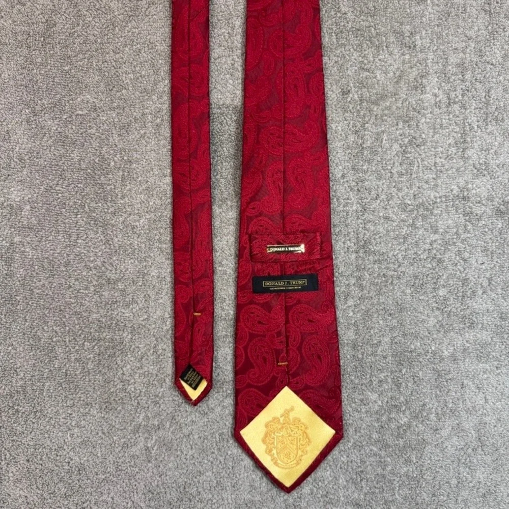 Donald J Trump Signature Collection Mens Red Paisley Silk Necktie Hand Made 59in